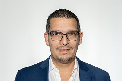 Dussmann - Lavador - Senior Operational Supervisor & Health Safety Specialist - Daniel CARVALHO Daniel CARVALHO, Senior Operational Supervisor & Health Safety Specialist chez Dussmann, responsable de la supervision opérationnelle et de la sécurité sanitaire de la blanchisserie au Luxembourg.